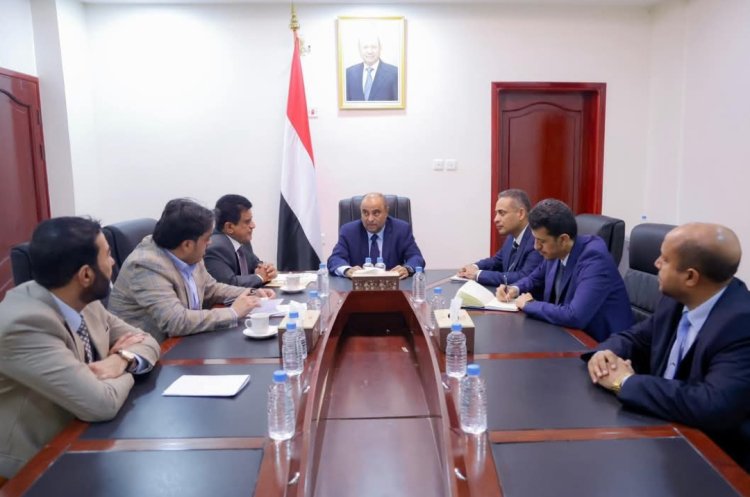 رئيس الوزراء يترأس اجتماعاً حكومياً لمتابعة إجراءات حل مشكلة انقطاعات الكهرباء وتخفيف معاناة المواطنين