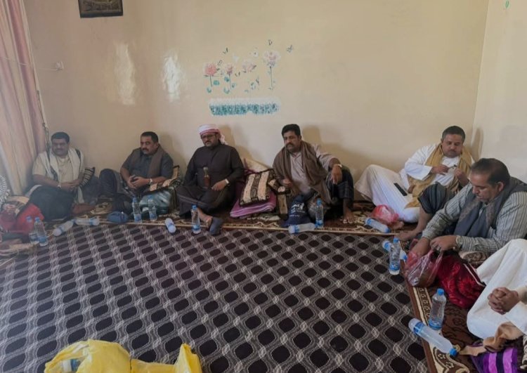 مدير أمن شبوة يؤدي واجب العزاء في الفقيد زياد ناصر البحري