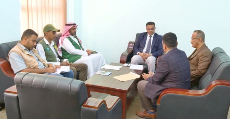 الأمين العام لمحلي حضرموت يطلع على التجهيزات لتدشين مشروع “300 ألف سلة غذائية لمستقبل آمن في اليمن” للعام 2025–2026م