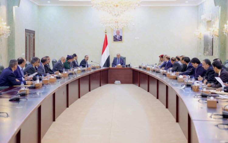 رئيس الوزراء يترأس في عدن الاجتماع الأول لمجلس الوزراء