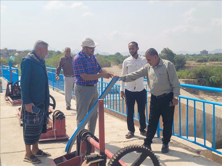 لجنة من وزارة الزراعة والري تتسلَّم أعمال صيانة وتأهيل سد باتيس أبين من الجهات المنفذة