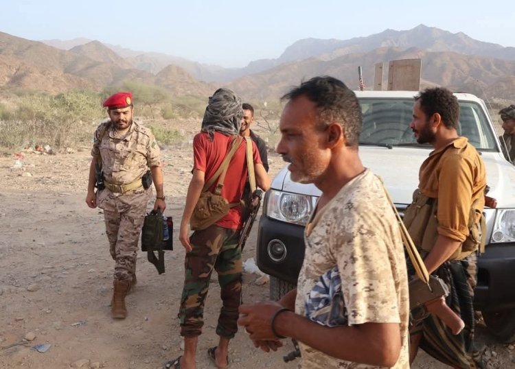 العميد المعكر يُعايد أبطال قواتنا المسلحة الجنوبية في وادي عومران بأبين