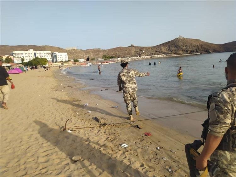 خفر السواحل قطاع خليج عدن تقوم بحملات توعية عبر مكبرات الصوت من داخل سواحل عدن