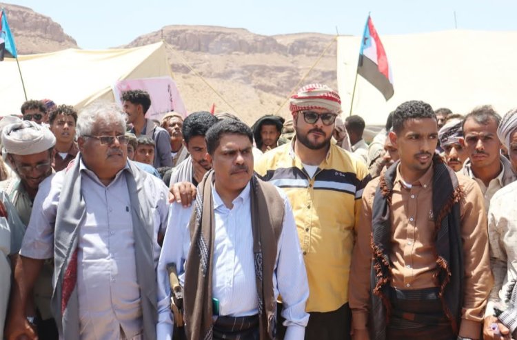 رئيس انتقالي حضرموت يشهد الزواج الجماعي الميسر الأول لعدد 100 عريس وعروس في مديرية يبعث