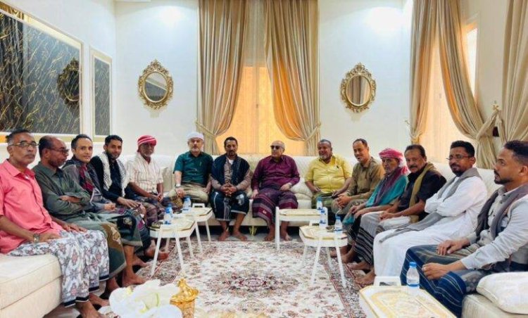 رئيس كتلة أعضاء الجمعية الوطنية بساحل حضرموت يطمئن على صحة الأستاذ “علي الكثيري”