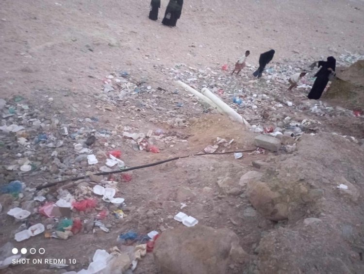 طفلان ينجوان من الموت قرب المنصة بساحل حضرموت