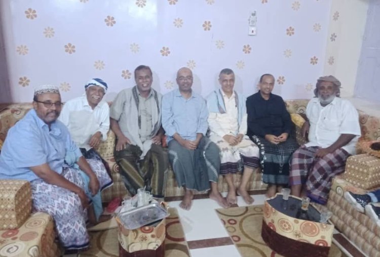 المدير العام لمديرية غيل باوزير يزور مدير مشروع النظافة بن دحمان لمعايدته والاطمئنان على صحته