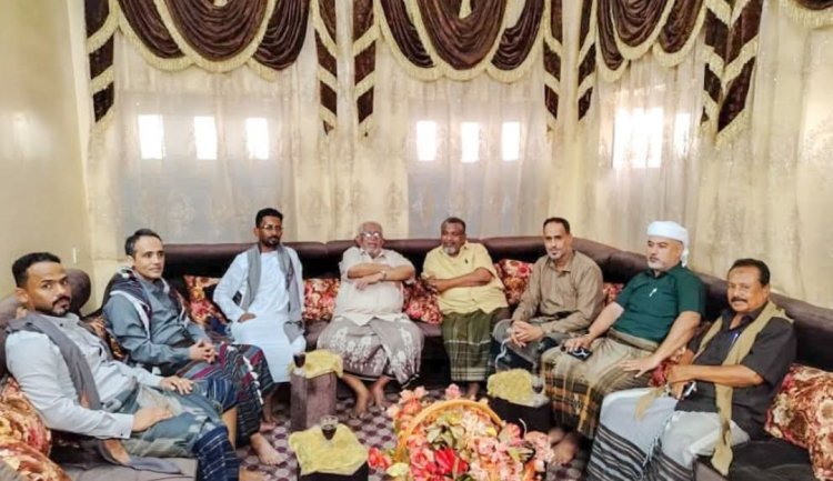 بتوجيهات من رئيس الجمعية الوطنية.. "باسمير" وعدد من الأعضاء يطمئنان على صحة الشخصية التربوية والنضالية الأستاذ "سالم باعثمان"