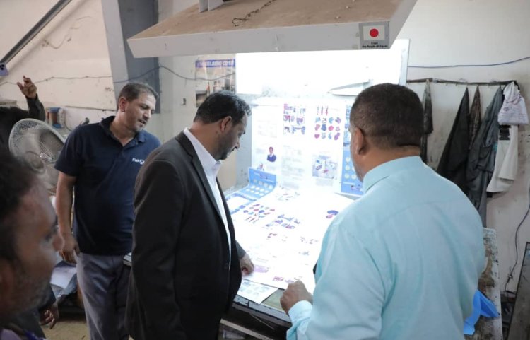 وزير التربية يطّلع على سير العمل بمطابع الكتاب المدرسي في حضرموت خلال إجازة عيد الأضحى