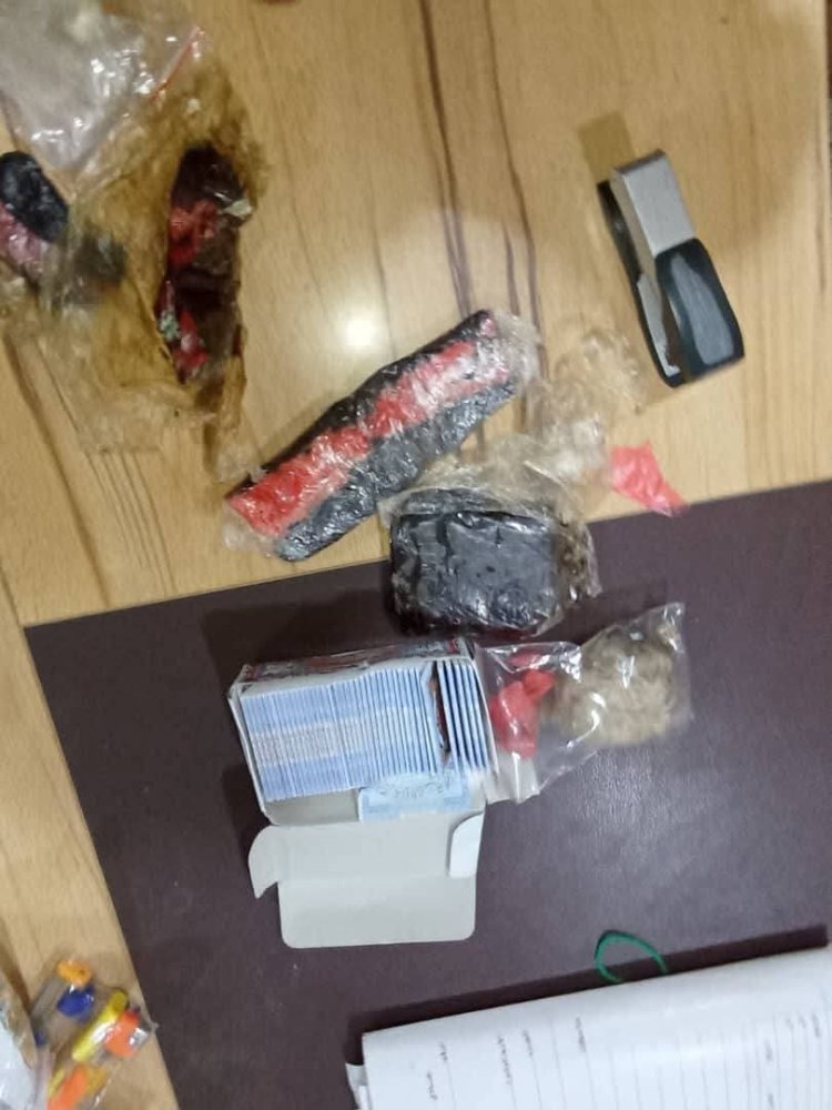 أمن العاصمة عدن يلقي القبض على متهم بحوزته كمية من الحشيش والحبوب  المخدرة في البساتين.