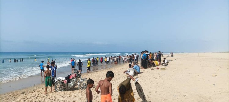 خفر السواحل بحضرموت ينقذ سبعة أشخاص ويواصل البحث عن مفقود بساحل شحير