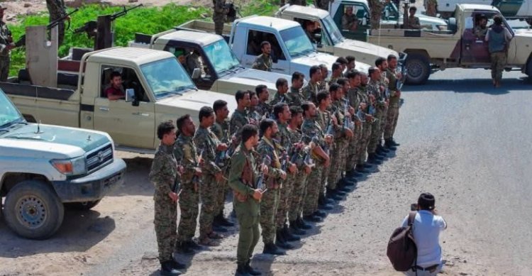 الحزام الأمني يتسلم نقاط الفاخر ويؤمن الخط الرابط بين عدن وصنعاء.