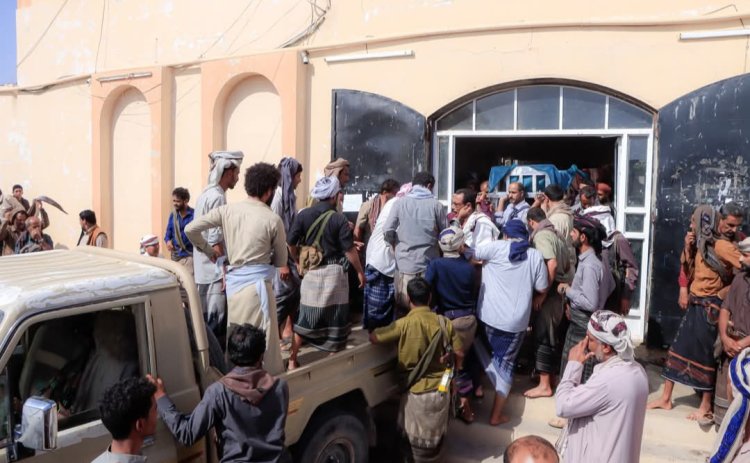 تشييع جثمان شقيق رئيس انتقالي شبوة الفقيد حسين علي لسود بن صلفوح بمدينة عتق