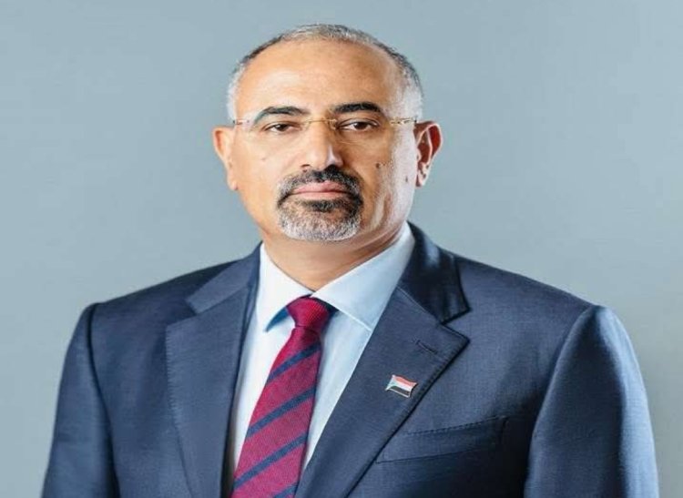 الرئيس الزُبيدي يُعزَّي رئيس الهيئة التنفيذية لانتقالي شبوة بوفاة شقيقه