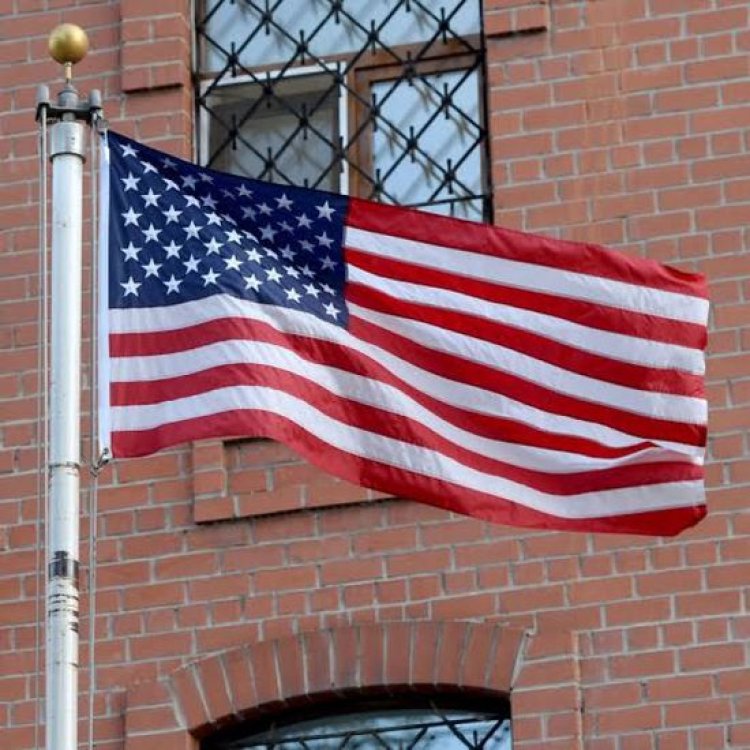 متظاهرون يطالبون مشاة البحرية الأمريكية بمغادرة لوس انجليس