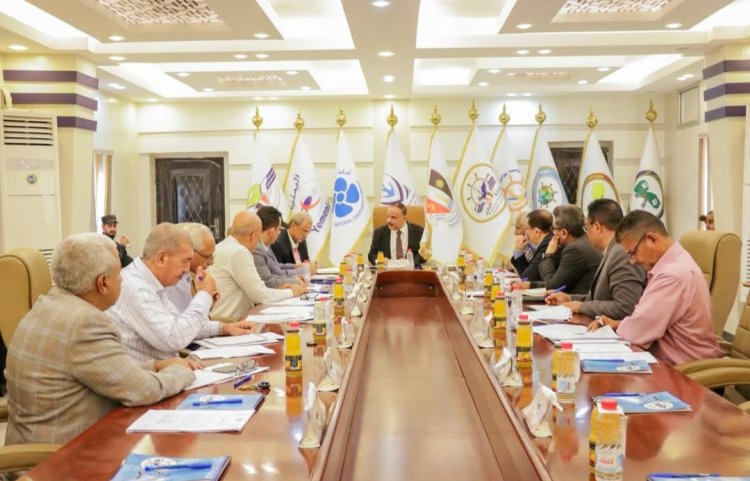 وزير النقل يترأس اجتماعاً بقيادات هيئات ومؤسسات الوزارة لمناقشة مصفوفة الأولويات الحكومية العاجلة