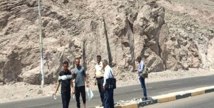 فريق هندسي ينفذ دراسة ميدانية للانهيارات الصخرية في عقبة عدن