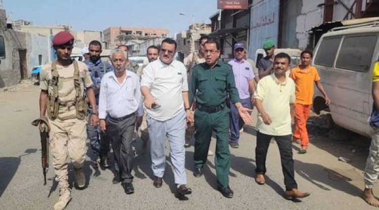 حملة لإزالة السيارات المتهالكة من شوارع الدرين في المنصورة