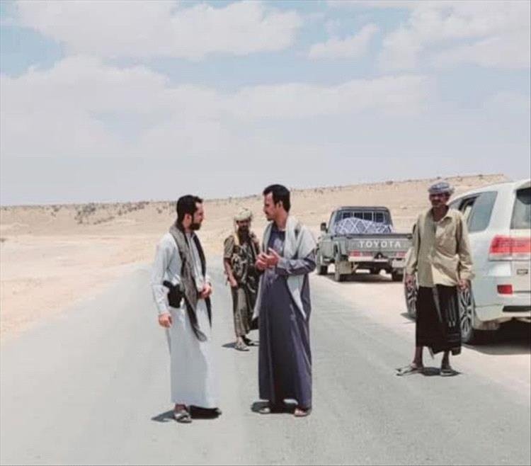 الوكيل الجيلاني يتفقد مشروع الطريق الرابط بين مديريات عمد – الضليعة – دوعن