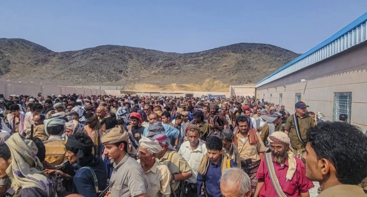 بموكب جنائزي مهيب.. رئيس تنفيذية انتقالي شبوة يشارك في تشييع جثمان الشهيد الخليفي