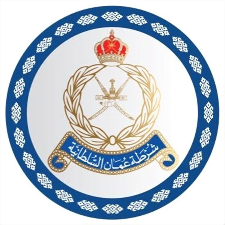 شرطة عُمان تستعيد مطلوبًا يمنيًا عبر الإنتربول بتهم اختلاس وغسل أموال