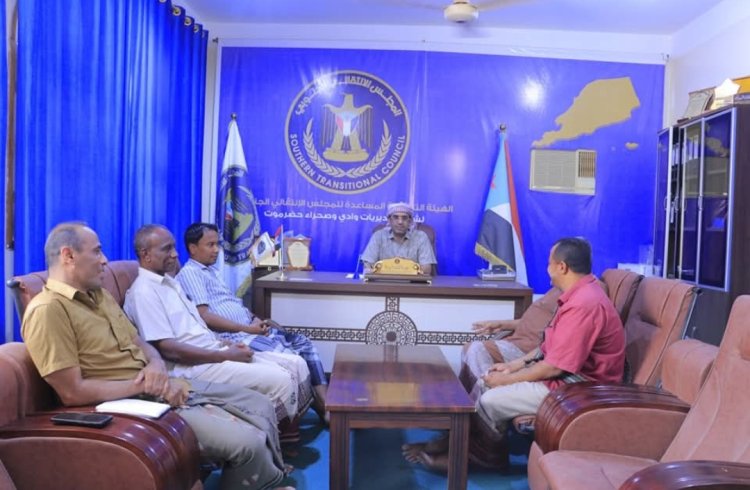 رئيس تنفيذية وادي وصحراء حضرموت يلتقي برئيس فرع اتحاد السباحة والألعاب المائية