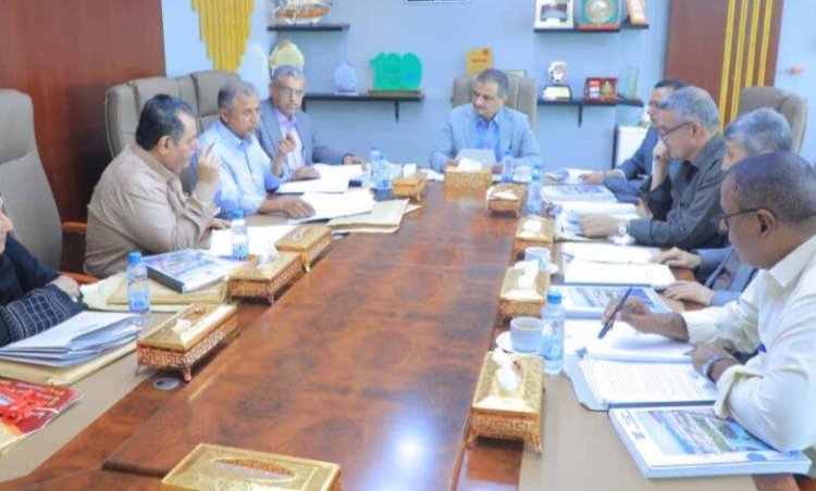 محافظ عدن يترأس اجتماعًا لمجلس إدارة صندوق النظافة والتحسين