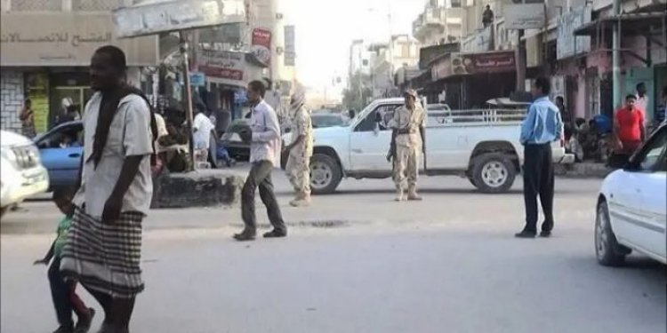 شرطة المهرة تضبط متهما متلبسا بحيازة مواد مخدرة