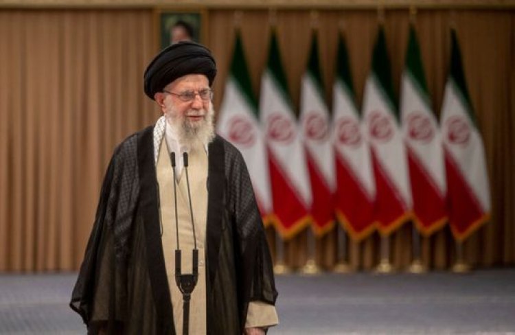 خامنئي يحث بوتين على فعل المزيد بعد الضربات الأمريكية