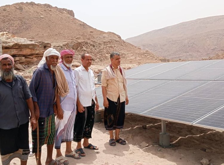 مدير عام مديرية غيل باوزير يدشّن مشروع مياه شرب في مناطق نائية