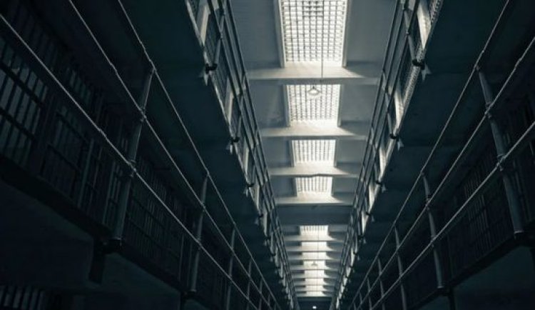 الجيش الإسرائيلي يعلن استهداف أشهر سجون إيران