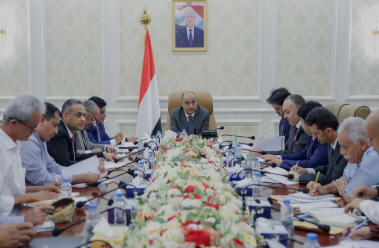 المجلس الأعلى للطاقة برئاسة رئيس الوزراء يقر حلولاً إسعافية عاجلة لتوفير وقود لكهرباء عدن