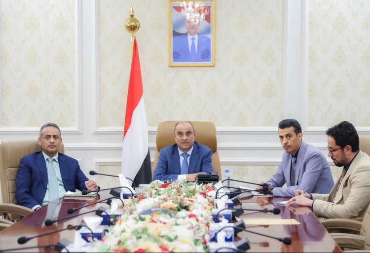 رئيس الوزراء يستعرض مع وزير الدولة البريطاني علاقات التعاون المشتركة