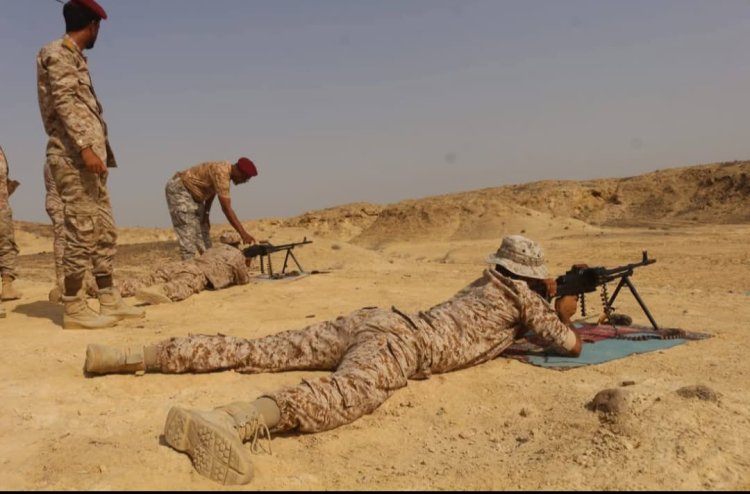 المدرسة القتالية تنفذ مشروع الرماية بالذخيرة الحية لرفع كفاءة الضباط