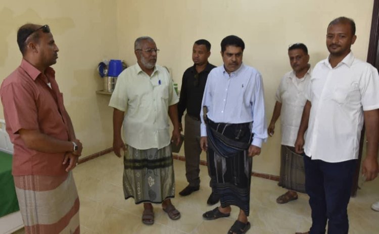 رئيس تنفيذية انتقالي حضرموت يطّلع على الخدمات الطبية في مستشفى الرحمة ومركز النور الطبي