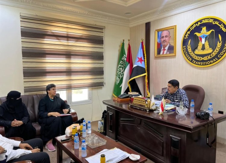 رئيس تنفيذية انتقالي حضرموت يلتقي بالأكاديمية والخبيرة الدولية الدكتورة إلهام مانع