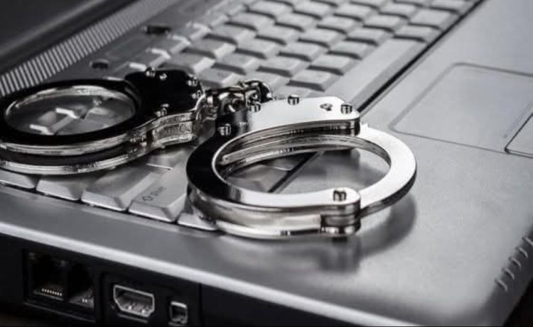 إدارة البحث الجنائي بوادي حضرموت تضبط شخصاً متورطاً في ابتزاز مواطن بنشر صور احد اقربائه