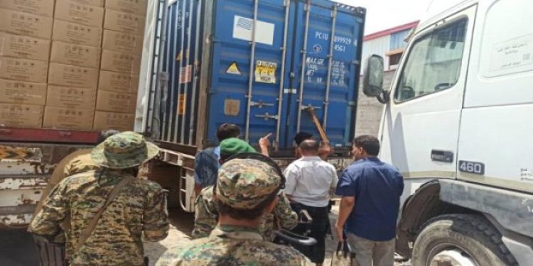 خلال عملية نوعية.. ضبط (3) حاويات محملة بسوائل وريدية مخالفة في لحج