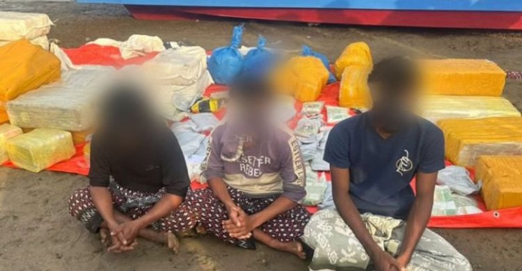 نصف طن حشيش بقبضة قوات الأمن قرب باب المندب بعد اشتباك مسلح مع مهربين.