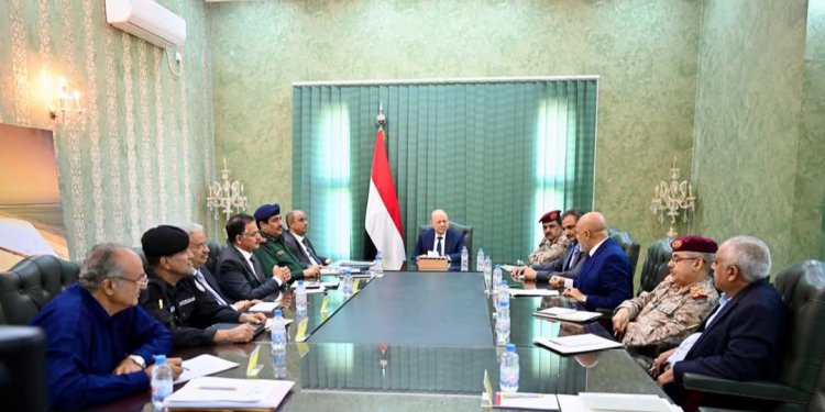 رئيس مجلس القيادة يعقد اجتماعاً باللجنة الأمنية العليا بحضور رئيس الوزراء