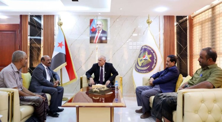 الكثيري يطّلع على سير العمل ومستوى الأداء الإداري والتنظيمي بانتقالي شبوة