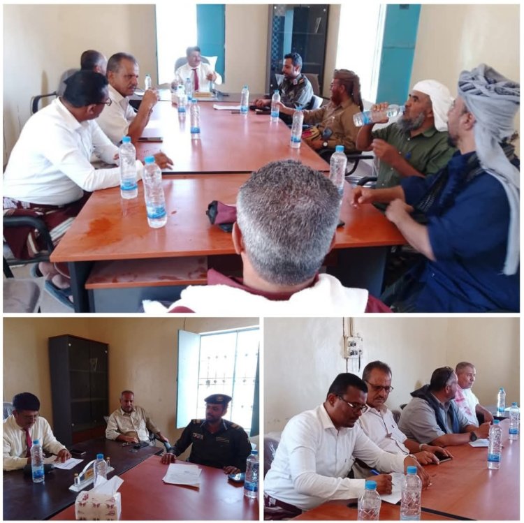 برئاسة بن حبتور" المكتب التنفيذي بمديرية الروضة يعقد اجتماعه الدوري لشهر يونيو .