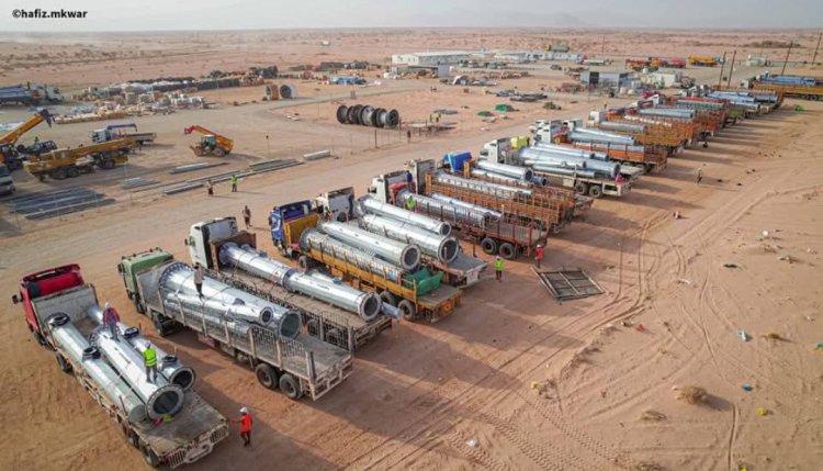محافظة شبوة" تستقبل قافلة كبيرة تضم قرابة 100 مقطورة محملة بمعدات وتجهيزات أبراج نقل الطاقة