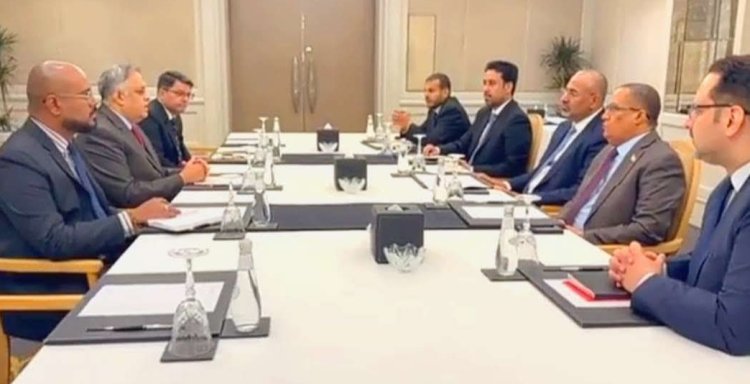 الرئيس الزُبيدي يبحث مع سفير جمهورية الهند آفاق التعاون المشترك في الجوانب الأمنية والخدمية