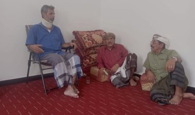 انتقالي رخية يطمئن على صحة مدير الإدارة التنظيمية والمقدم بن سميدع