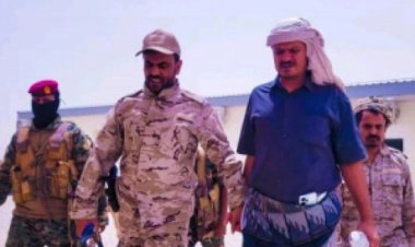 أركان دفاع شبوة يتفقد مشروع محطة الطاقة الشمسية الإماراتية