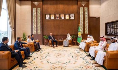 الرئيس الزُبيدي يؤكد محورية دور دول مجلس التعاون الخليجي في إعادة الاستقرار إلى بلادنا