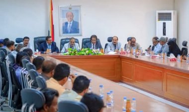 تنفيذي شبوة يعقد دورته الاعتيادية ويُشيد بدعم المحافظ “ابن الوزير” لقطاع التعليم