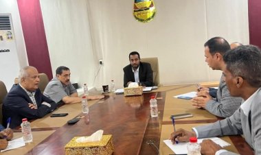 وزير التربية يلتقي مدير أمن عدن لمناقشة التعاون والعمل المشترك.