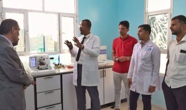 بجهود محافظ شبوة وبدعم الأشقاء في دولة الإمارات" تدشّين منظومة أجهزة فحص الأنسجة في مختبرات الصحة المركزية بعتق .